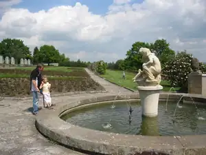 sud — 8. května 2012