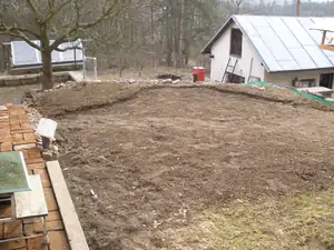 ...tady bude plamínek, tabák, lilie, lobelky...