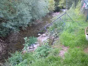 Potůček za zahradou