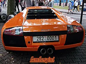 taky nějaký chudák si zaparkoval autíčko