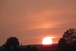 včera šlo sluníčko hajat do růžových peřinek...