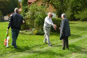 Pán domu vítá naši babičku Annu-moji tchýni 82let...