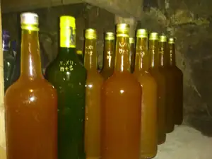 mošt s alkoholovým špuntem