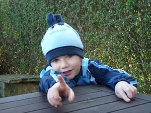 Tomášek se u babi doléčuje...