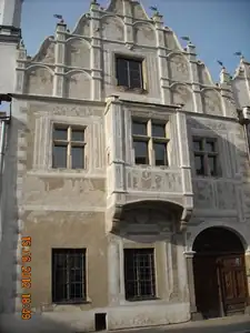 dům na náměstí...