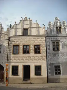 dům na náměstí...