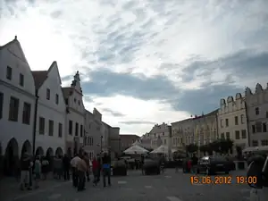večerní pohled na slavonické náměstí...