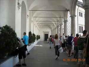 průchod k hudebnímu pavilonu...