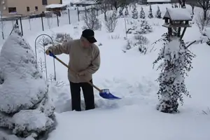 1.4.2013 vánice ustala-nastal boj se sněhem...