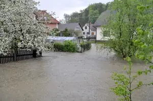 Naproti našeho domu jsme výše tak jsme měli vodu jen ve sklepě
