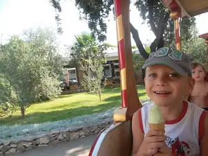 na vláčku
