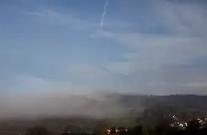 valí se na nás mlha...