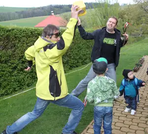 na kraviny je opravdu nemusí nikdo navádět...