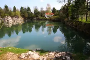 lom Vápenka s hladinou jako zrcadlo...