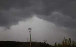 jedna z bouřek...to jsem už hnala domů...měla jsem ji téměř nad hlavou a začínal pořádný liják...