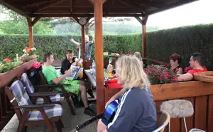 sešli jsme se u příležitosti narozenin taty a syna Petra...a bylo veselo-jako vždy...