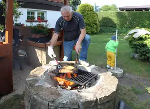 tata smaží bramboráky...mňam- byly super...