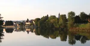 zrcadlo hladiny Bečvy v Teplicích nad Bečvou