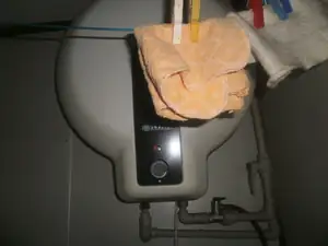 zásoba teplé vody, 25 litrů ....