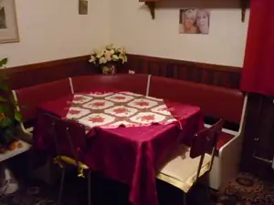 už to tu bude